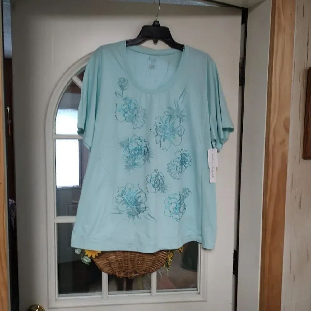 New Hasting & Smith Light Blue With Flowers Top Size Women's 2X